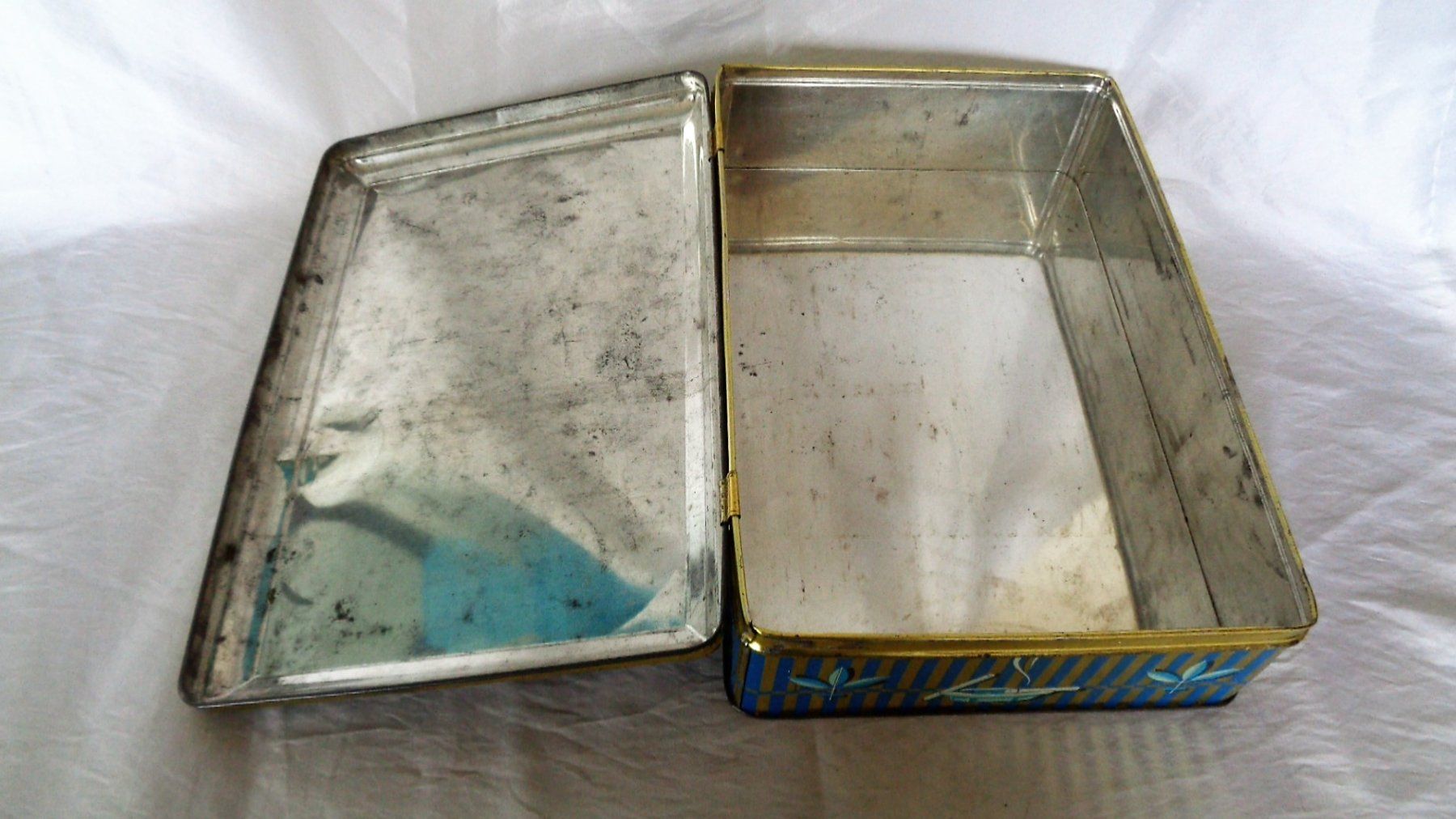 Barattoli: Alte Blechdose Rizla Papier + Cigarettes ab Fr. 18.- – Usato da Bellach venduto da JingleJerry 3