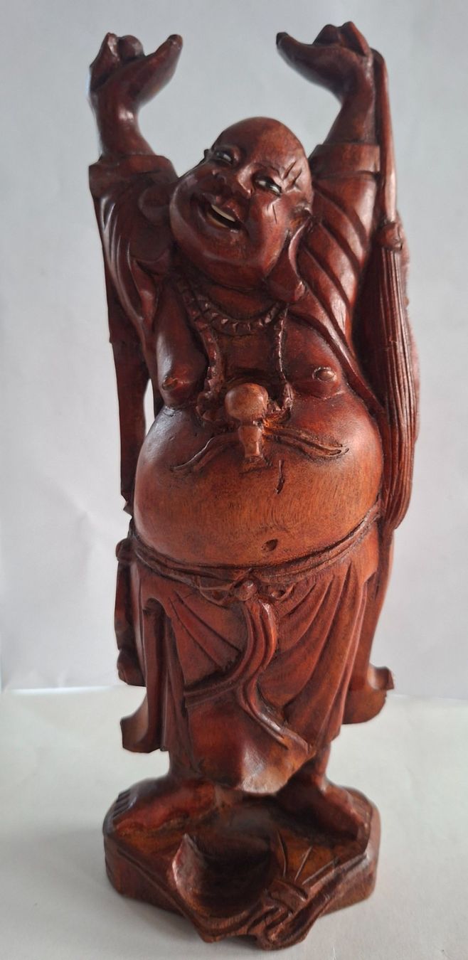 Statuette: Lachende Buddha Figur, Holz geschnitzt, Glücksbringer – Usato da Opfikon venduto da Diversamente 3