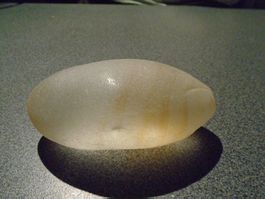 Stein oval, weiss/hellbraun