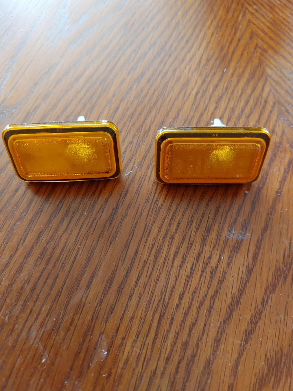 Hella Fari: VW Golf 1 Cabrio Seitenblinker – Usato da Gunzwil venduto da Jounima
