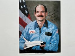 Weltraum OU Guy S.Gardner NASA OriginalPorträt 8*10 signiert
