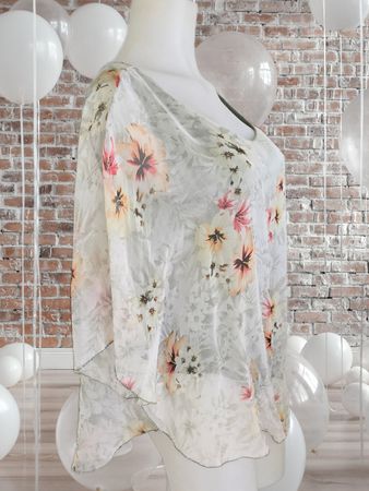 Sommerliche Bluse, Blumenmuster, luftig-leicht, Gr. M