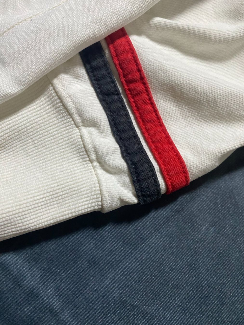 Nike Maglioni & Felpe: Nike Sweatshirt Grösse XS weiss rot – Usato da Liestal venduto da Octo_Vintage 3