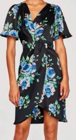 Élégante robe portefeuille fleurie noire, Zara, M