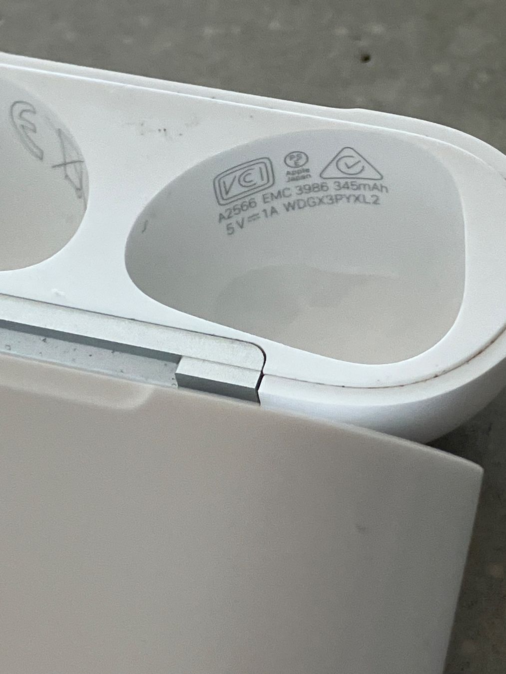 Apple Casques audio: Apple AirPods 3 Case – D'occasion à Lausanne par mr.v 4