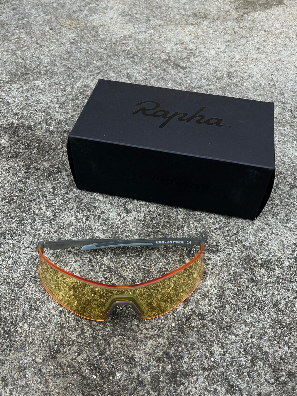 Rapha Occhiali & Lenti: % Rapha Letras Glasses - Sedona Sage/Yellow – Nuovo e nell'imballaggio originale da Bern venduto da Disco_Cycle