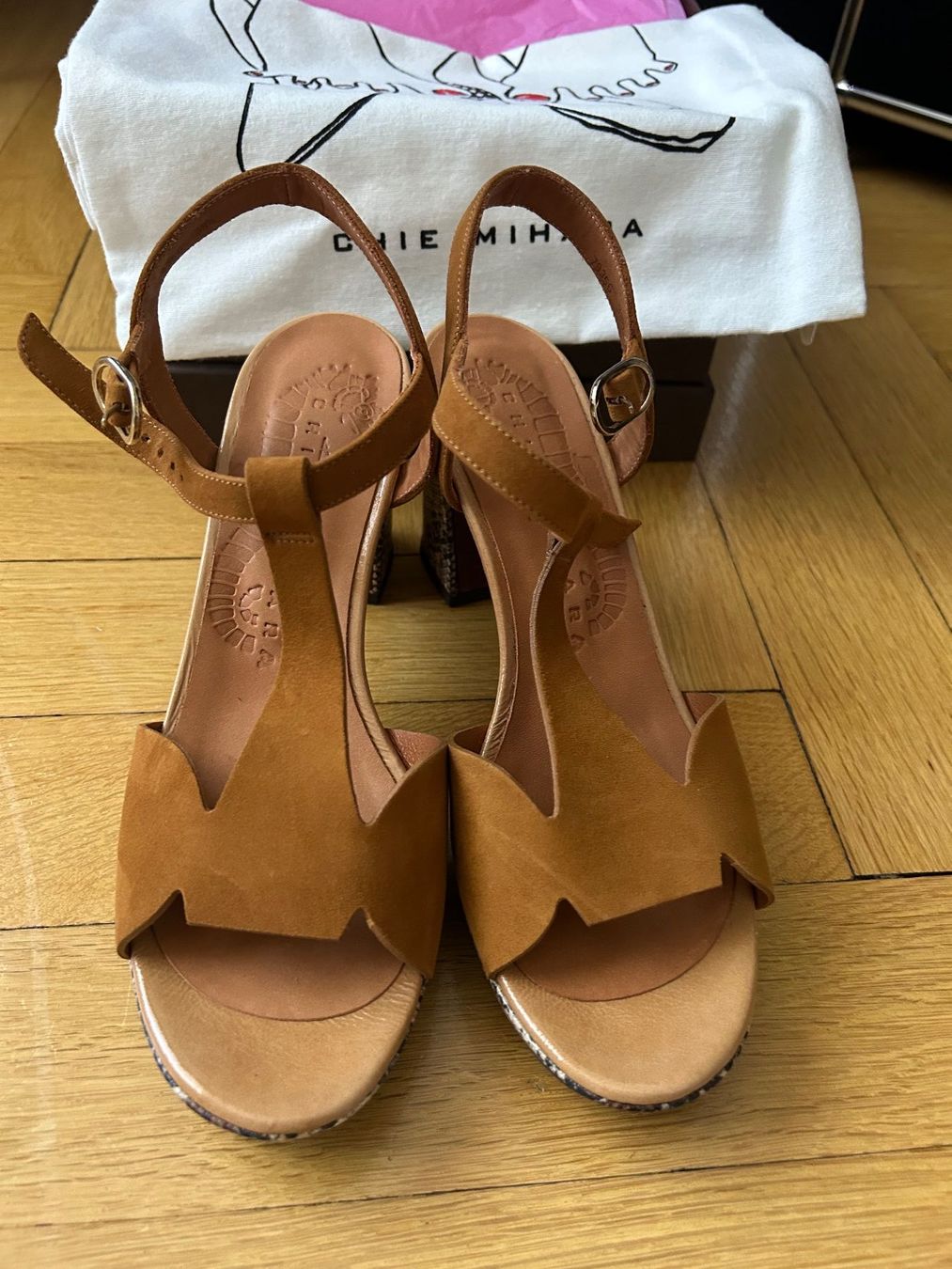 Scarpe da donna: Wunderschöne Chie Mihara Schuhe, gr. 38,5. Neu! – Nuovo e nell'imballaggio originale da Zürich venduto da dia_6ckq 1