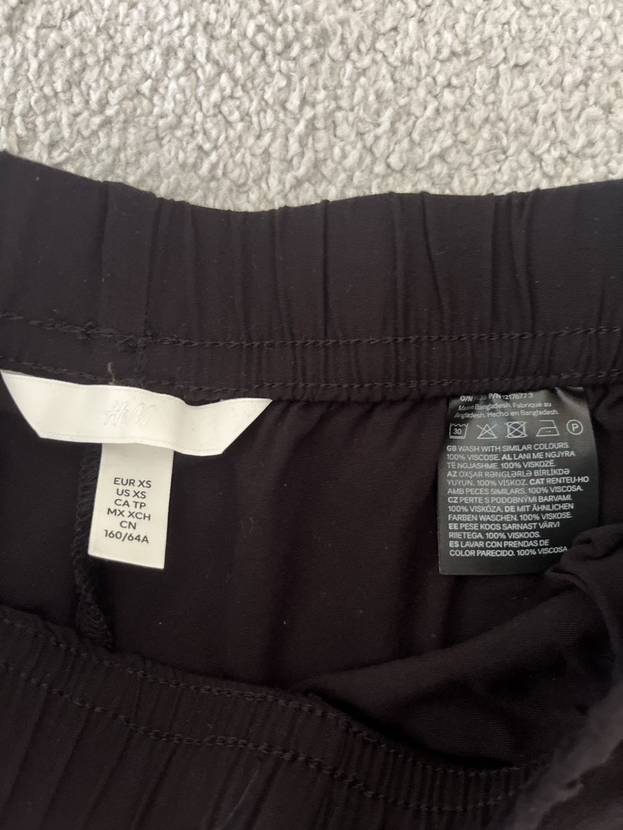 H&M Pantaloni: schwarze Stoffhose mit Gummizug – Nuovo (secondo la descrizione) da Zürich venduto da ole_8rwr 3