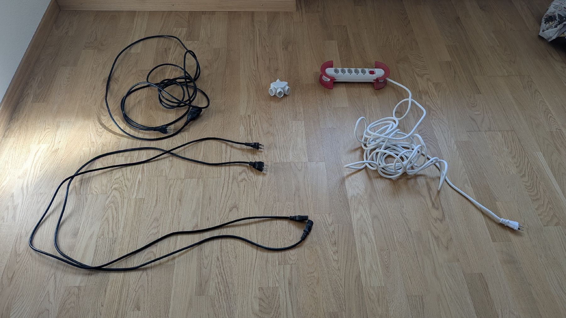 Kabel: Steckdosenleiste, Netz Kabel – Gebraucht aus Steinmaur von Ottelo