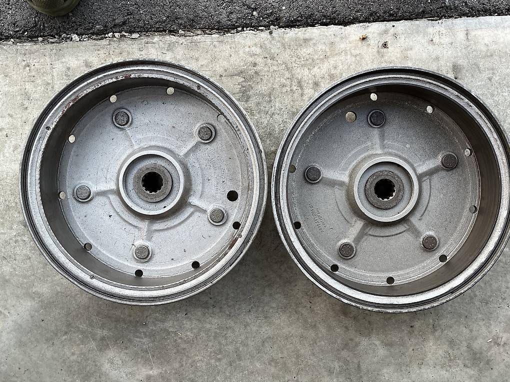 Porsche Tutti pezzi di ricambio auto: Bremstrommeln Porsche 356 B und C – Usato da Wangen an der Aare venduto da Chevy55 1