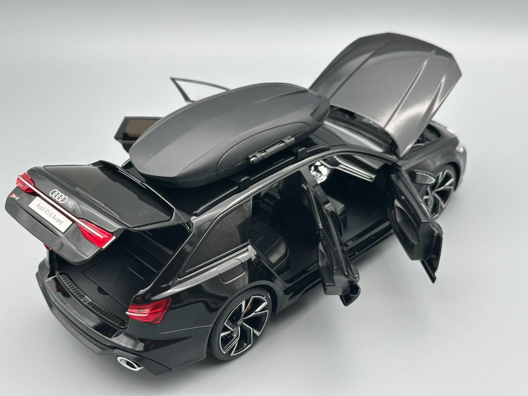 Modellini d'auto: Audi RS6 C8, Modellauto 1:18 – Nuovo (secondo la descrizione) da Schlieren venduto da Selected_Model_Cars 3