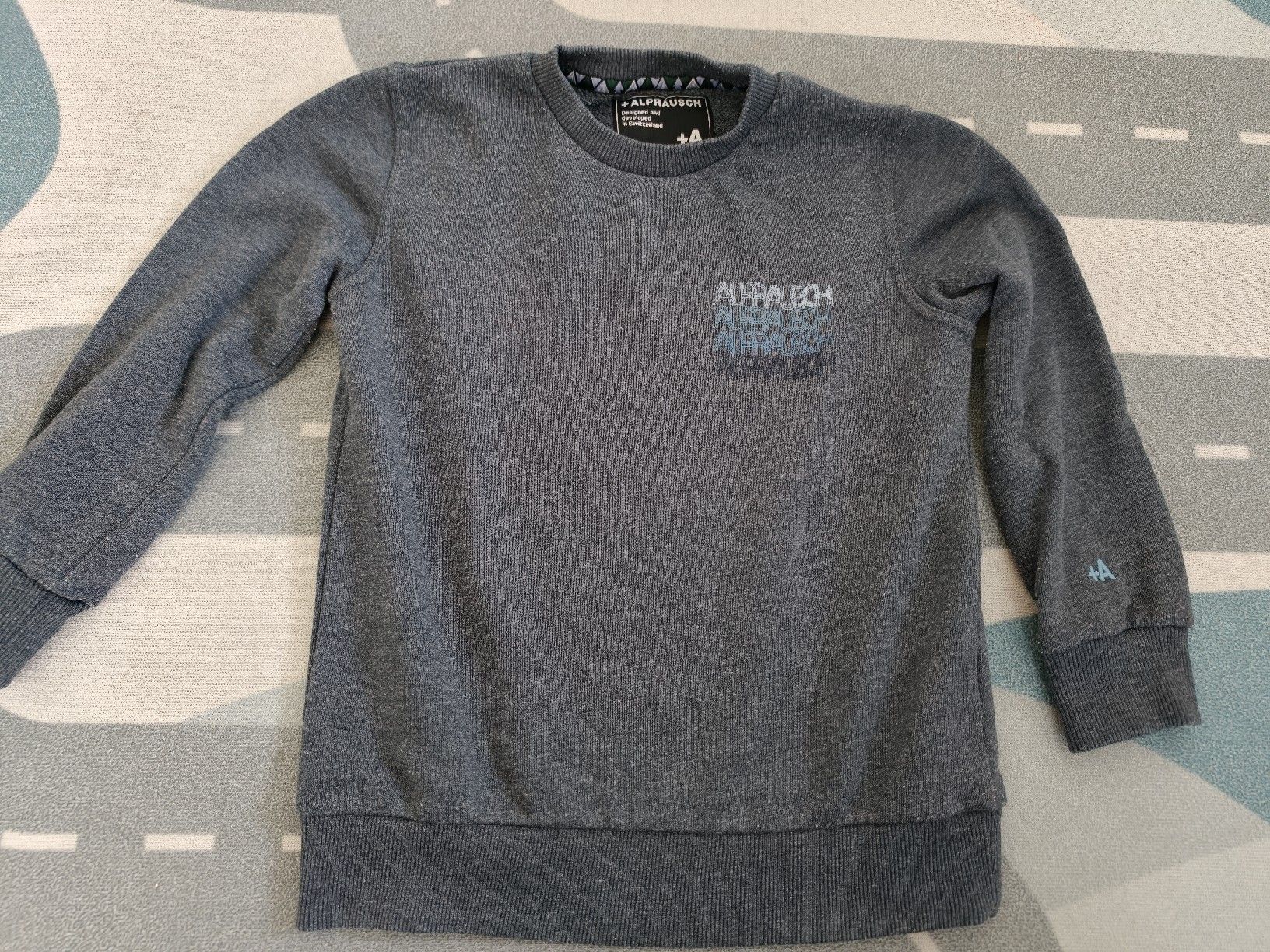 Kleiderpakete & -sets: 6 Pullover Set Kinder Gr. 122/128 gebraucht – Gebraucht aus Naters von Nikii 6