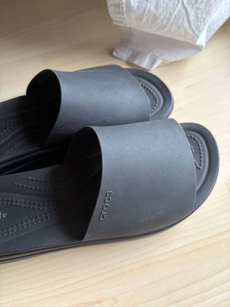 Crocs Scarpe da donna: Crocs Brooklyn Slides Gr. 39 Schwarz Schuhe – Usato da Luzern venduto da poe_5fml 2