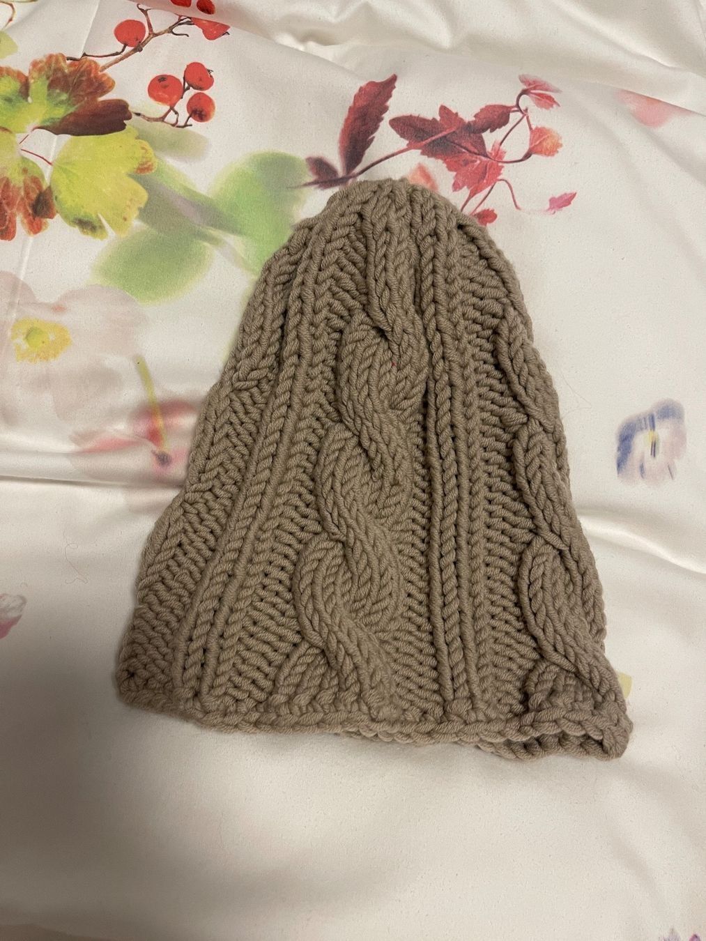 Copricapi, berretti & cappellini: gestrickte Mütze – Nuovo e nell'imballaggio originale da Winterthur venduto da Deal246
