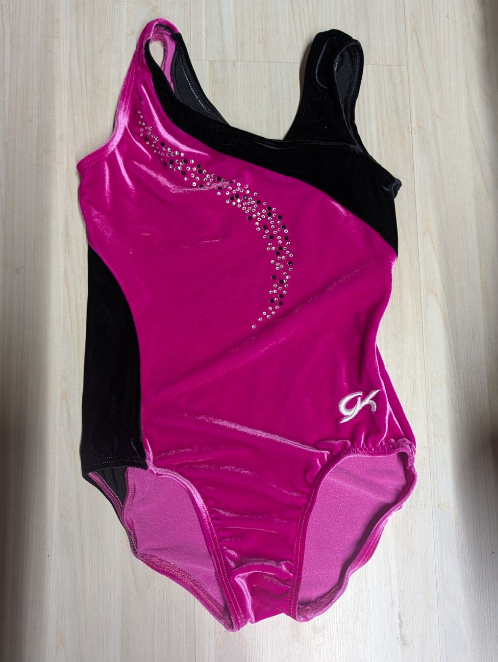 Scarpe, pantaloni & magliette da ginnastica: Kunstturnerin Trikot – Usato da Dierikon venduto da Jolie