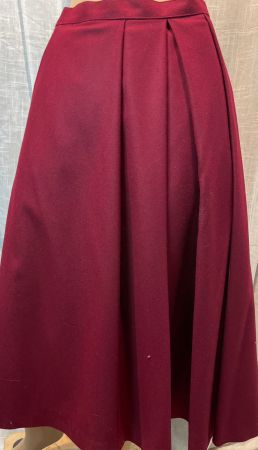 Elegant weinroter Trachtenrock aus 100% Schurwolle (Gr. 48)