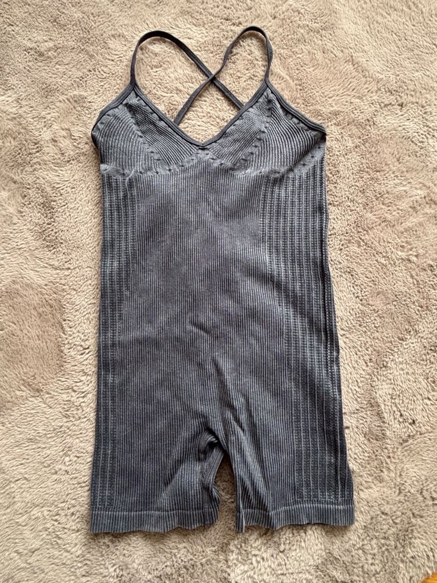 Bershka Tute: Damen Body grau Grösse XS-S Rippstrick – Nuovo (secondo la descrizione) da Balgach venduto da Miisarah