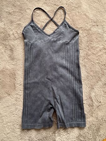 Damen Body grau Grösse XS-S Rippstrick