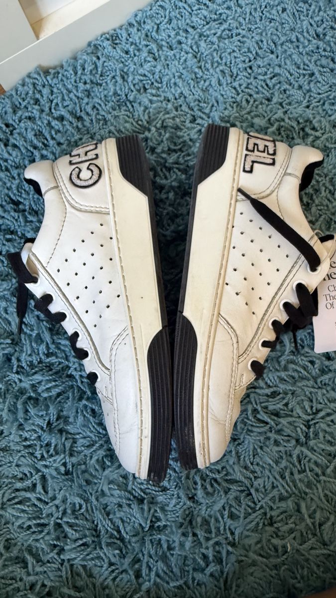 Chanel Damenschuhe: Chanel Sneaker Grösse 39 – Gebraucht aus Kloten von liu_65tx 1