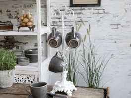Chic Antique Tassen-Halter auf Fuß