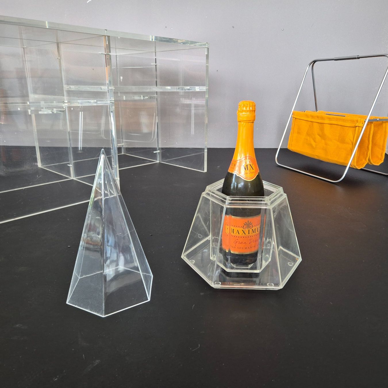 Altro: Plexiglas Acryl Weinkühler Champagner / Sektkühler Pyramide – Usato da Nottwil venduto da Wondewa-Shop 6