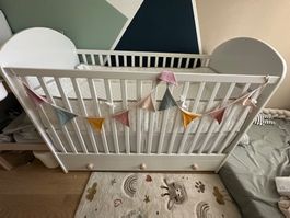 Babybett mit Matratze und Zubehör Neu