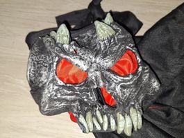 Fasnachts Maske Bösewicht ungetragen