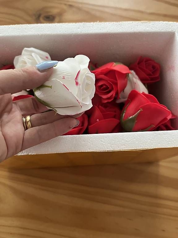Douches: schachtel mit seifen rose  – D'occasion à Adligenswil par balboa5 1