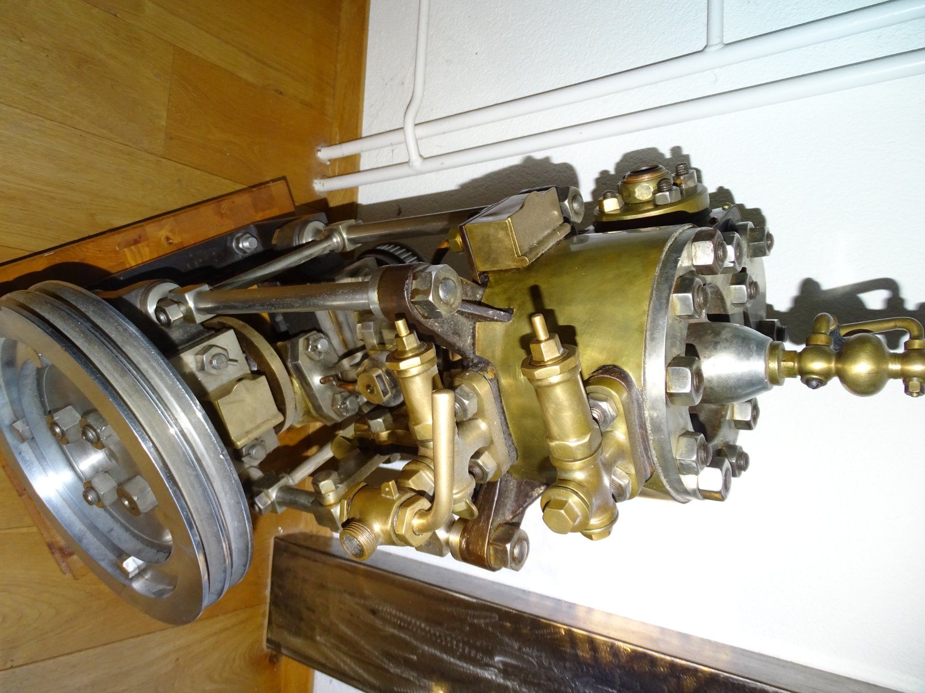 Alle Maschinen: Dampfmaschine Bedford Schiffsdampfmaschine Stationärmotor – Gebraucht aus Stein am Rhein von off6 3