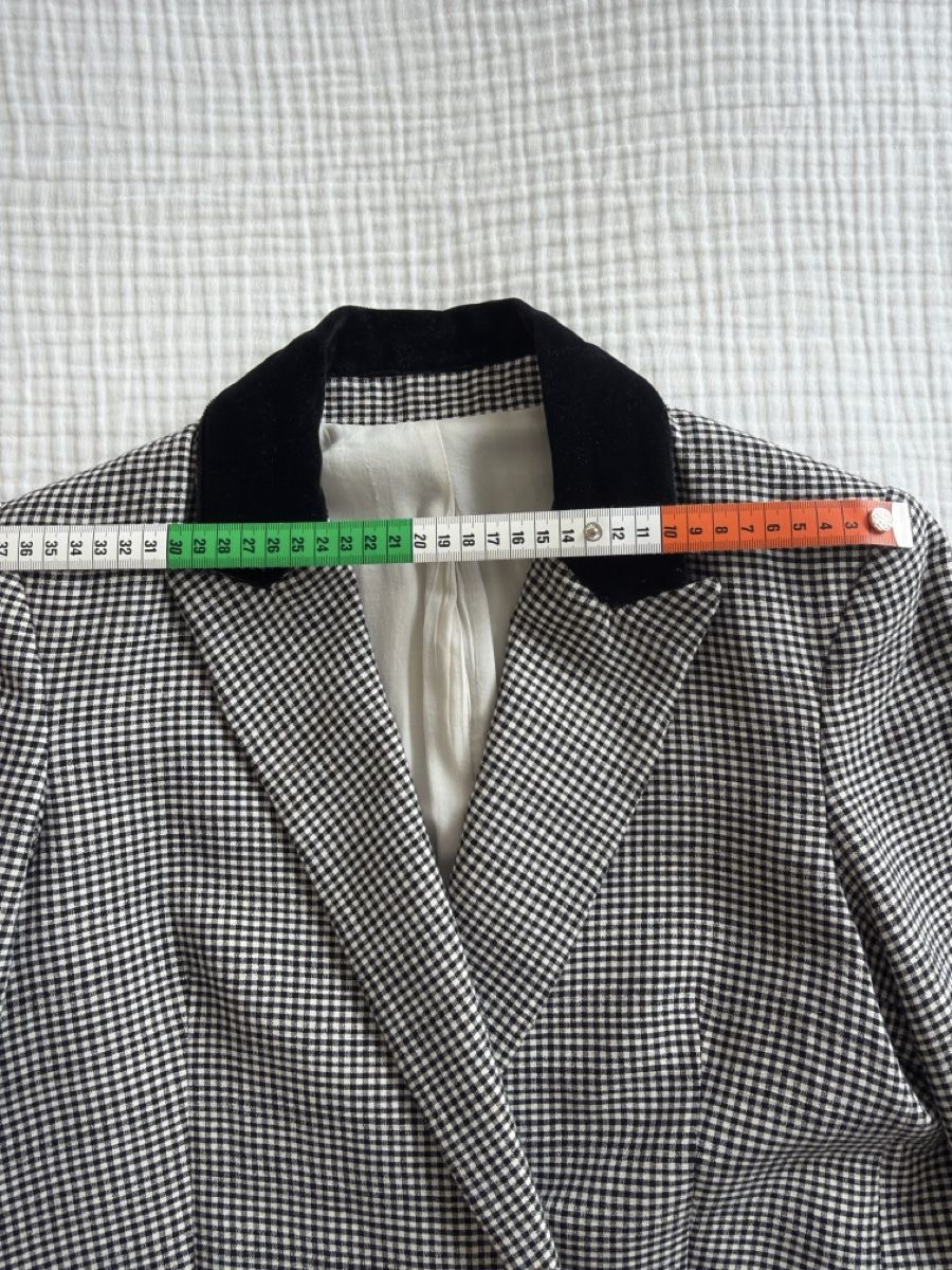 Jacken: Klassischer Blazer mit Samt-Kragen und Knöpfe – Gebraucht aus Au ZH von eac_gm25 1