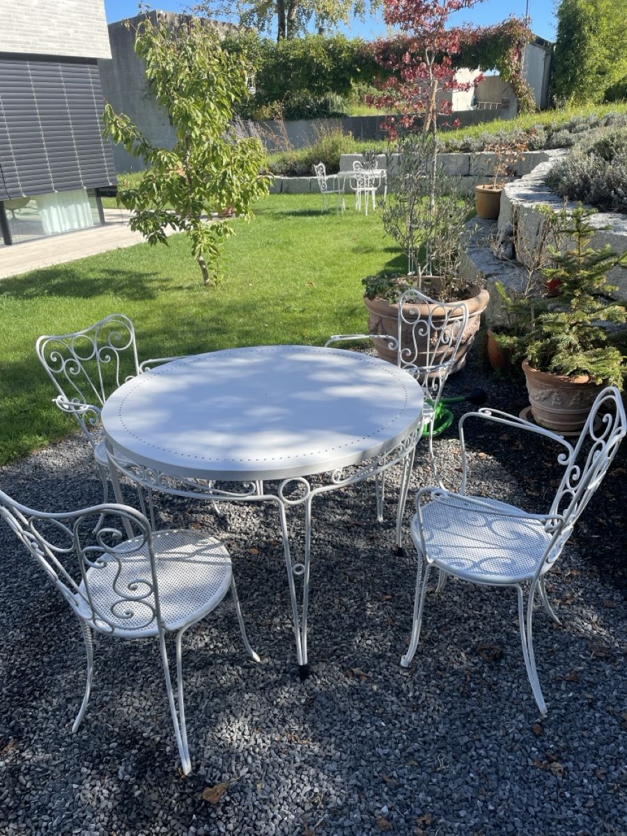 Set de table et chaises: Romantische Sitzgarnitur – D'occasion à Bottighofen par Mattafone