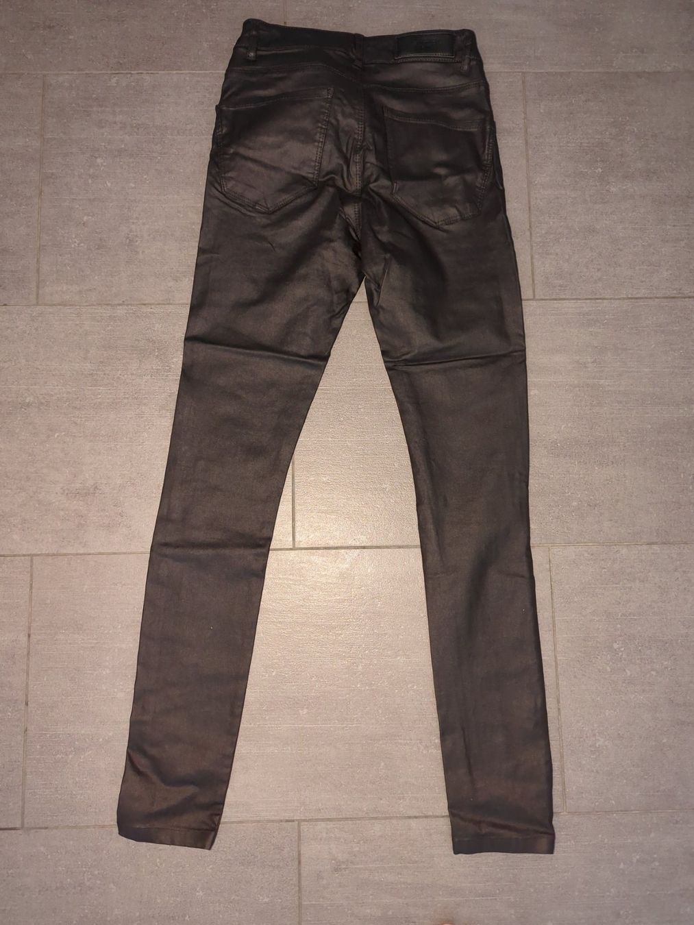 Vero Moda Hosen: Schwarze Hose in Lederoptik/Vero Moda Gr. S/32 – Gebraucht aus Zug von sunshinestateofmind 2