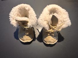 Baby Lammfellschuhe beige ca 11 cm guter Zustand