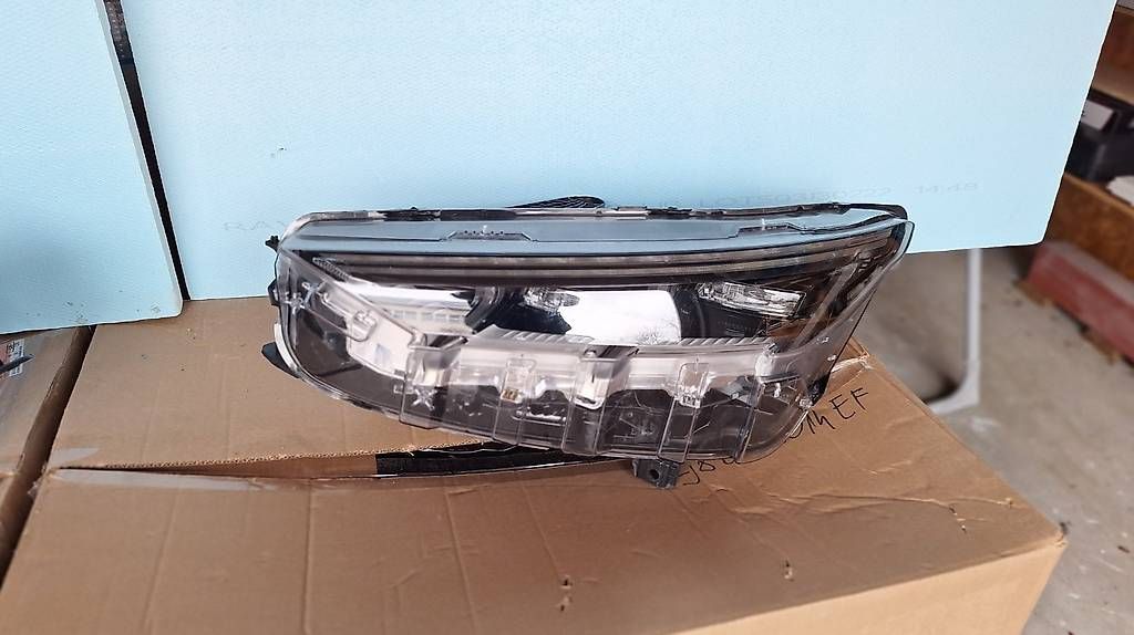 Fari: Scheinwerfer Ford Mustang Mach E – Usato da Niederhasli venduto da madmax23 2