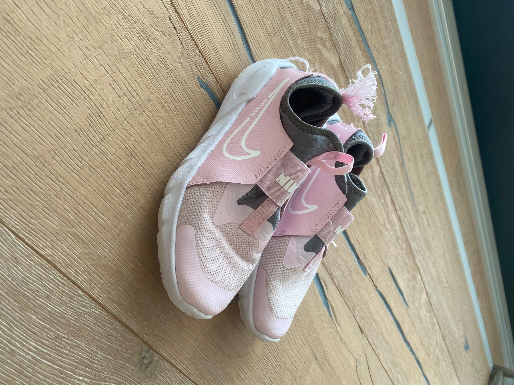 Nike Scarpe per ragazze: Nike Running Schuh Gr. 34 – Usato da Himmelried venduto da Dievole