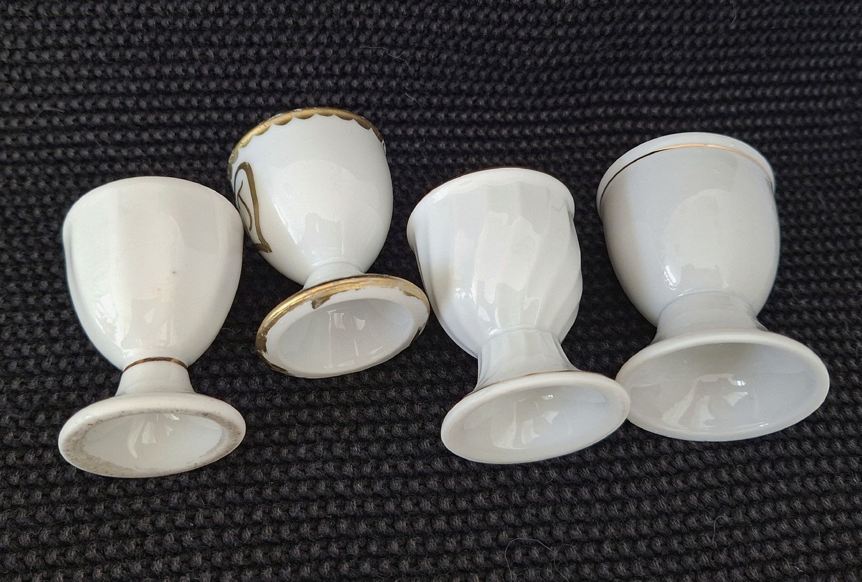 Altre Stoviglie: 4 weisse Eierbecher mit goldenem Rand  – Usato da Dietikon venduto da Magi2 1