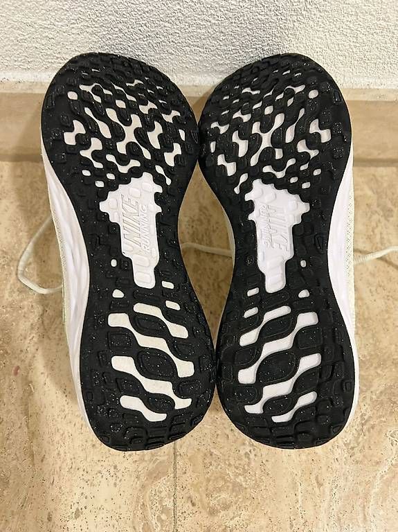 Scarpe da donna: Nike Turnschuhe Grösse 37.5 – Usato da Binningen venduto da larstacke 2