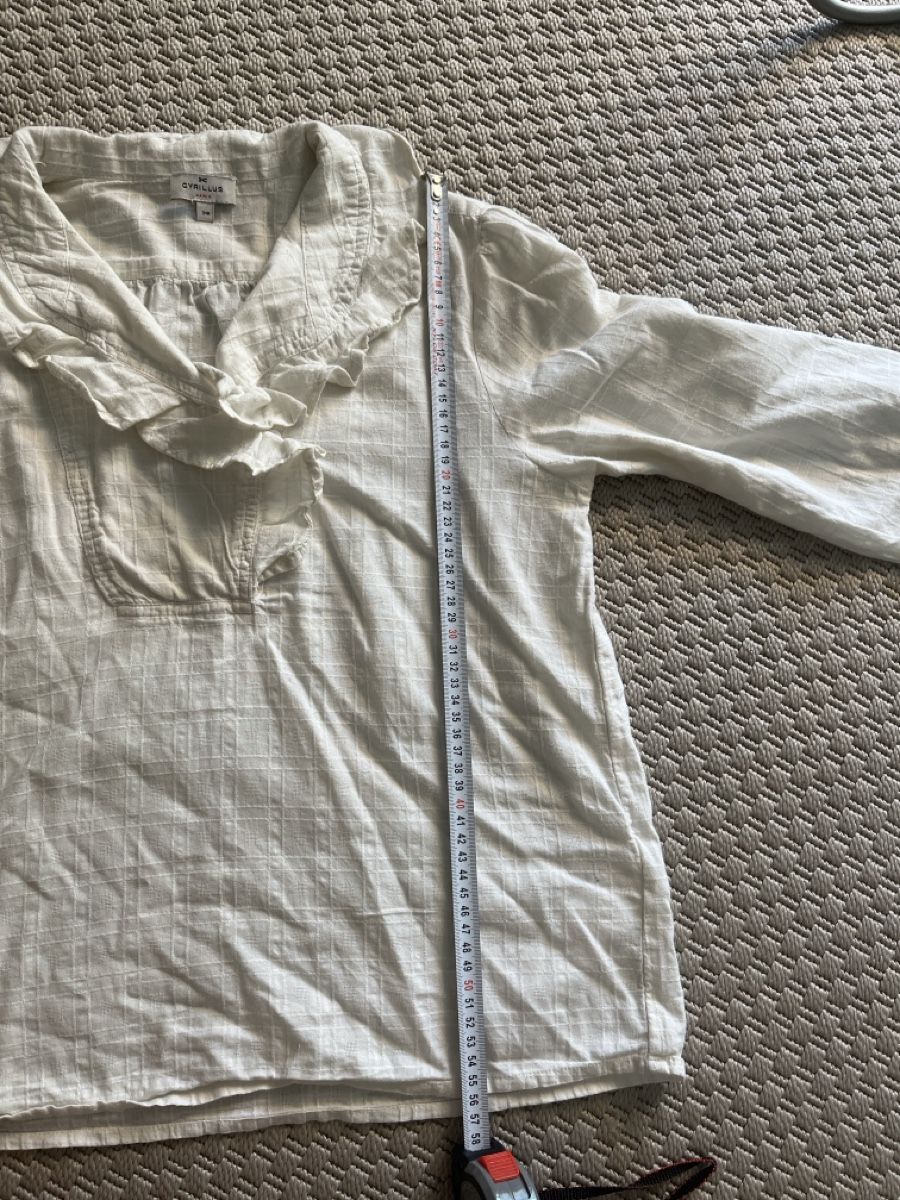 Cyrillus Chemisiers: Cyrillus Bluse, Creme mit Rüschen, 36/38 – D'occasion à Solothurn par Bobesch08 8