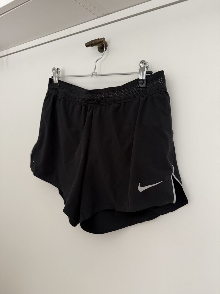 Nike Pantaloni: Nike black tennis shorts, worn once – Nuovo (secondo la descrizione) da Zürich venduto da eve_m2gr