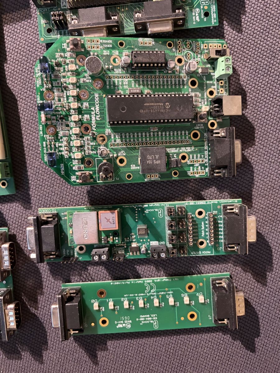 Componenti elettronici: Matrix E-Blocks Bundle – 17 Boards inklusive PIC-Programmer – Usato da St-Légier-Chiésaz venduto da jldr1273 3