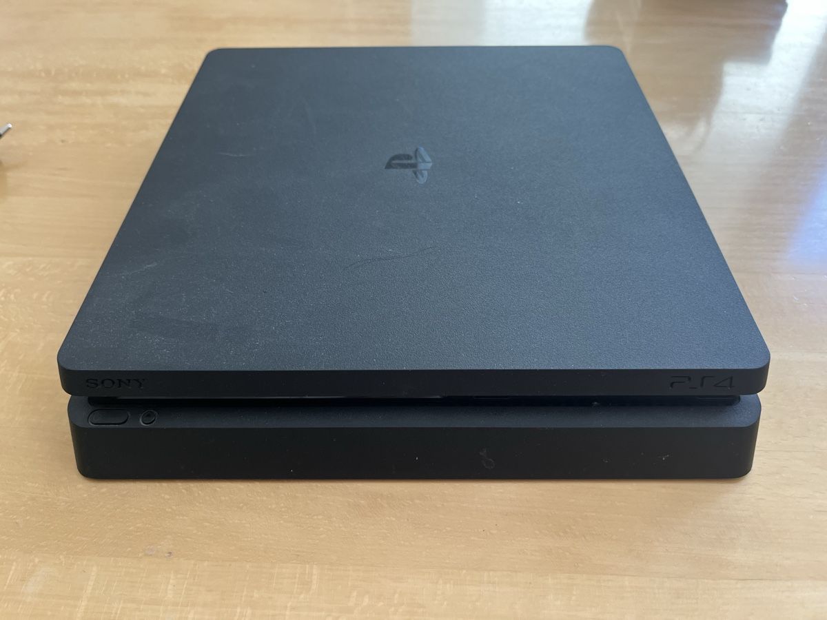 Sony Konsolen: PlayStation 4 mit Games & Controller – Gebraucht aus Mels von man_667g 1