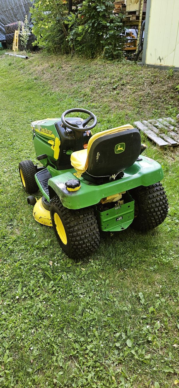 John Deere Tagliaerba: JOHN DEERE LX280 Tracteur tondeuses – Usato da Vich venduto da Max-Mechanics 1