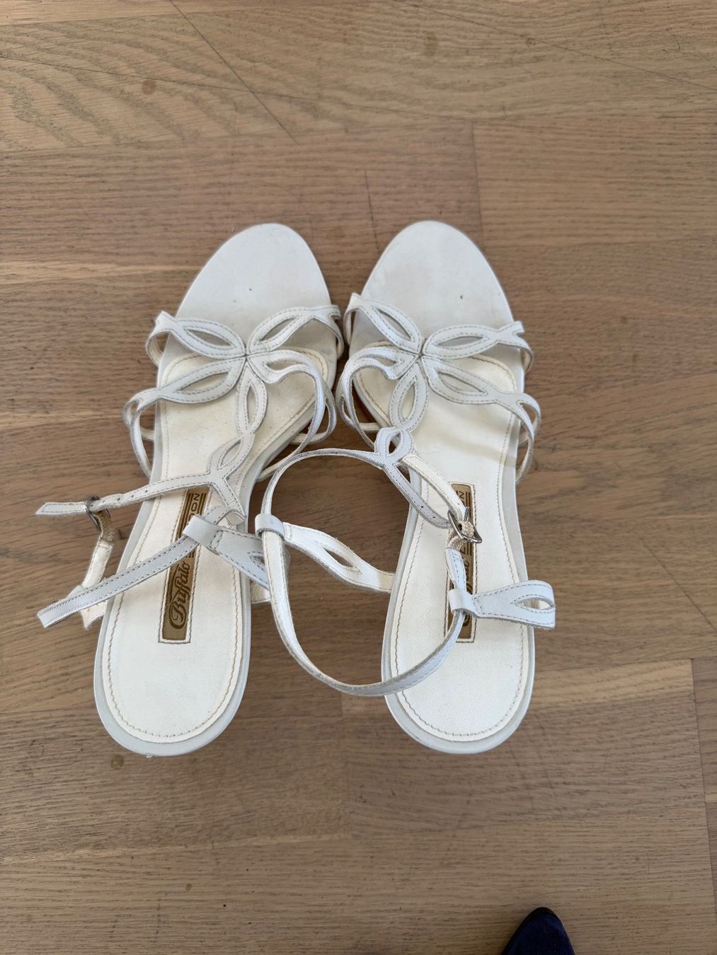 Buffalo Damenschuhe: Sandalette Leder von Buffalo – Gebraucht aus Horgen von ker_fz9z