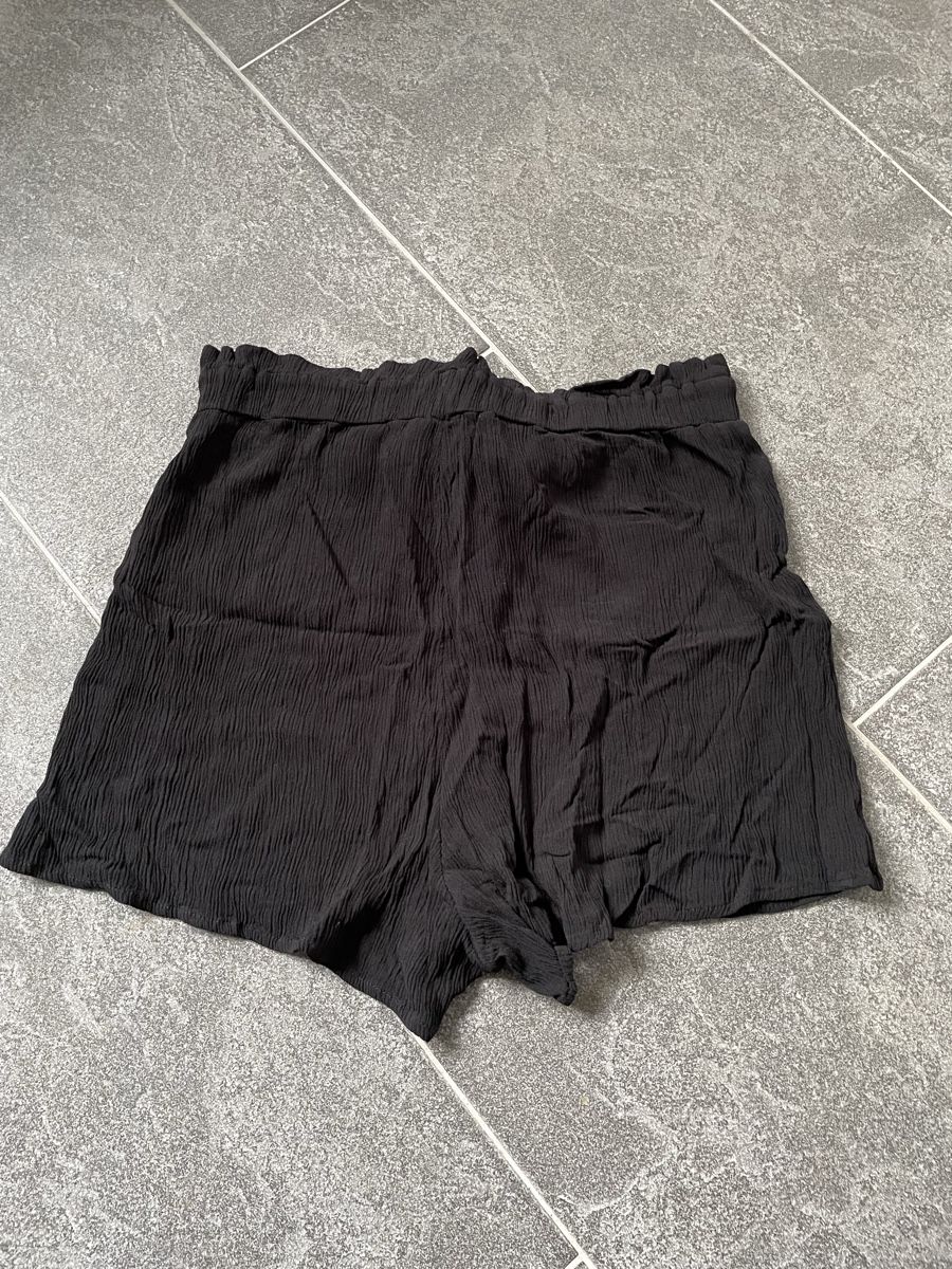 H&M Pantaloni: Kurze Hose – Usato da Böttstein venduto da nco_gbz9 1