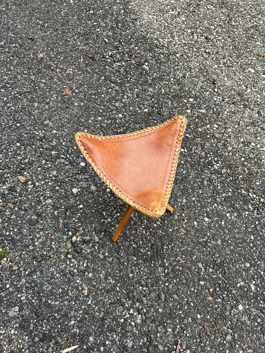 Sgabelli: dreibeiniger Vintage Hocker – Usato da Zürich venduto da frauflufelberg 2