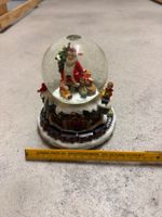 Winter-Schneekugel mit Musikdose