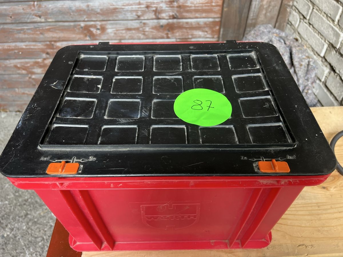 Contenitori & Simili: Plastikbox mit Deckel und Werkzeug gebraucht  – Usato da Neuenhof venduto da Willi111