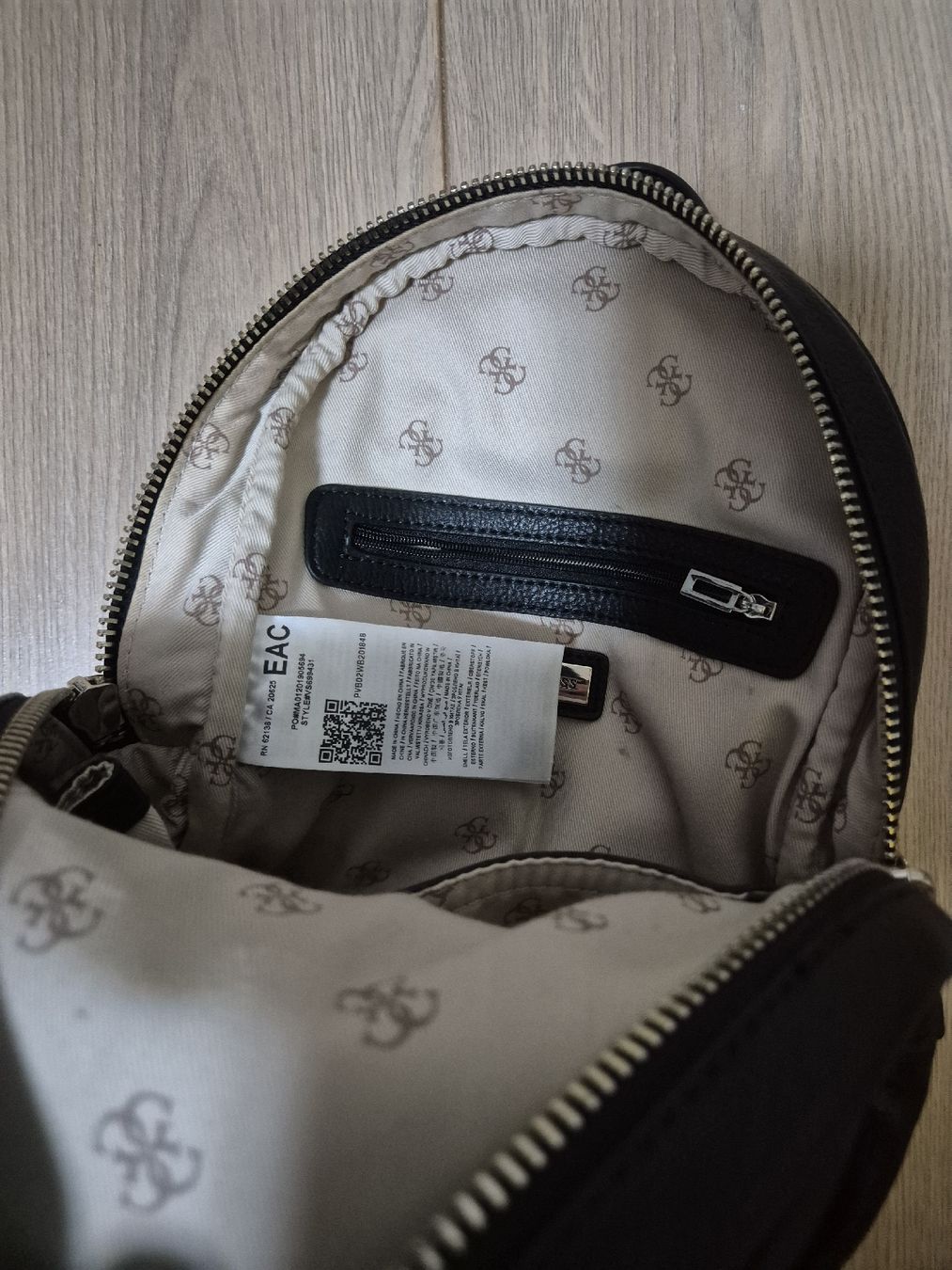 Guess Borse da donna: Sac à dos Guess noir – Usato da Granges (Veveyse) venduto da pissenlit 1