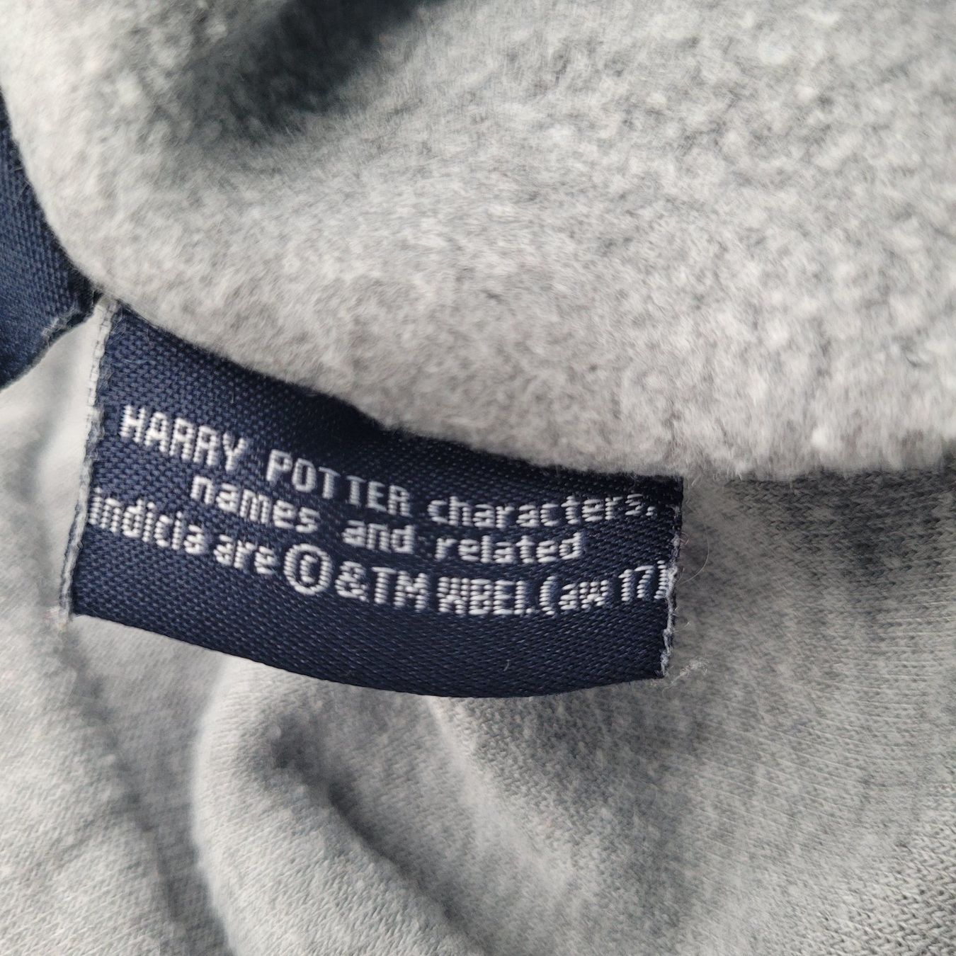 Maglioni & Felpe: Langarm Pullover GR.L /Harry Potter Hogwarts Quidditch grau – Nuovo (secondo la descrizione) da SCHÜBELBACH venduto da CoKaHa 3