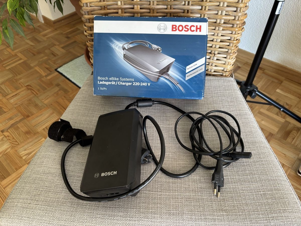 Bosch Chargeurs: Original Bosch eBike Ladegerät active und performance Line – D'occasion à Grenchen par Pipi1